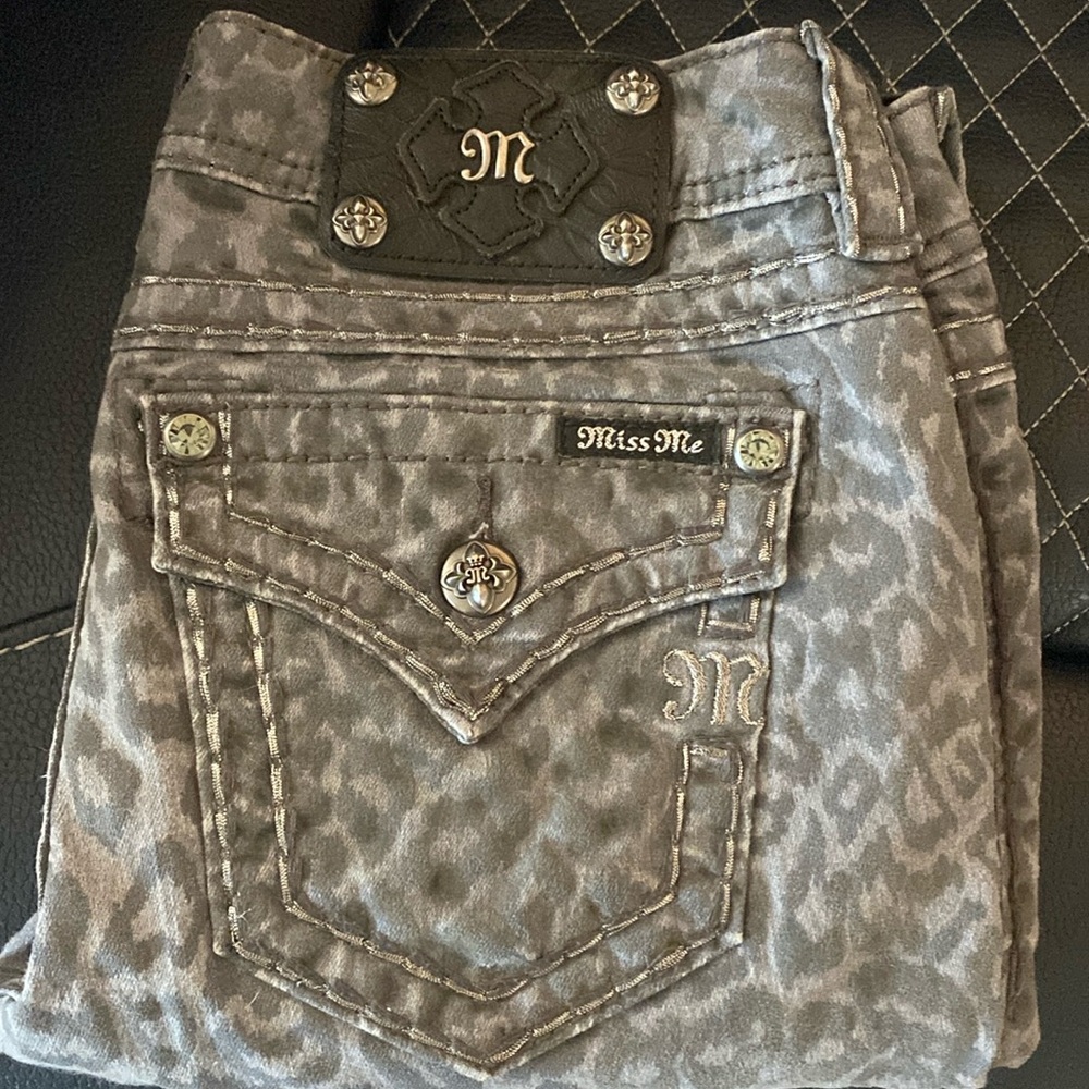 Miss Me Women's Skinny Jeans gray leopard print